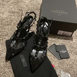 NIB Valentino Garavani rockstud straws t-strap pumps heels rare limited edition
